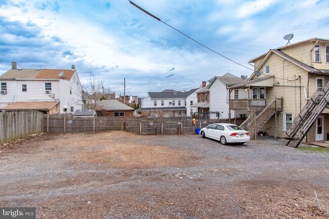 Building Photo - 37 S 13th St