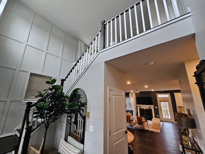 Building Photo - 2050 Whithorn Hl