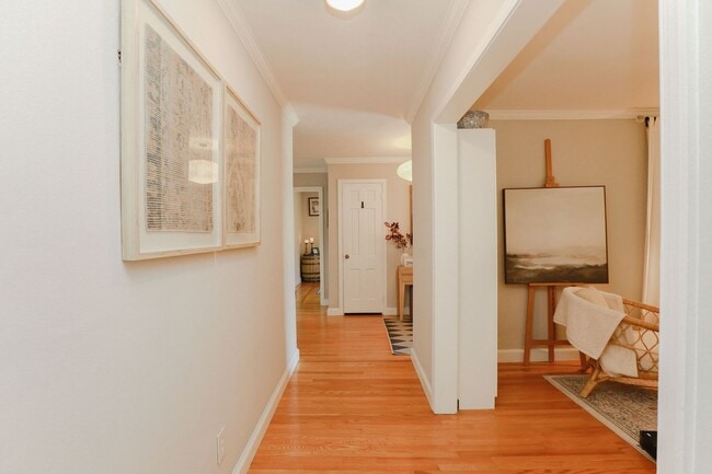Building Photo - Charming 2BR in Historic Home – Bright, Sp...