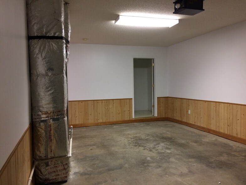Garage - 701 Swadley Rd
