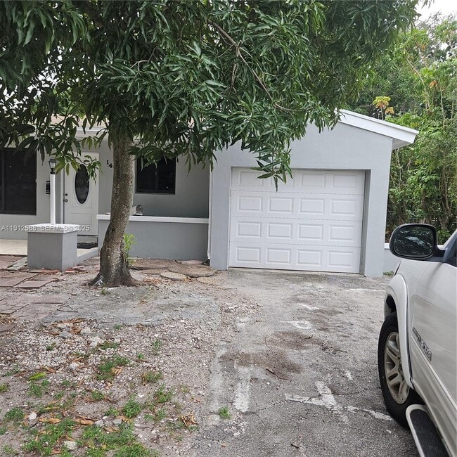 Building Photo - 14710 NE 5th Ct