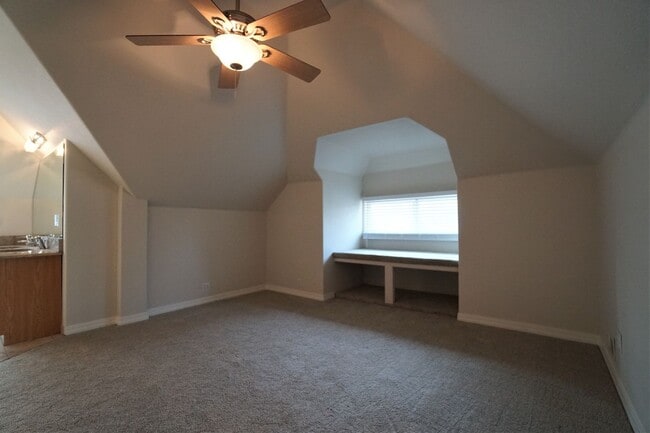 Building Photo - 808 E Kiowa St