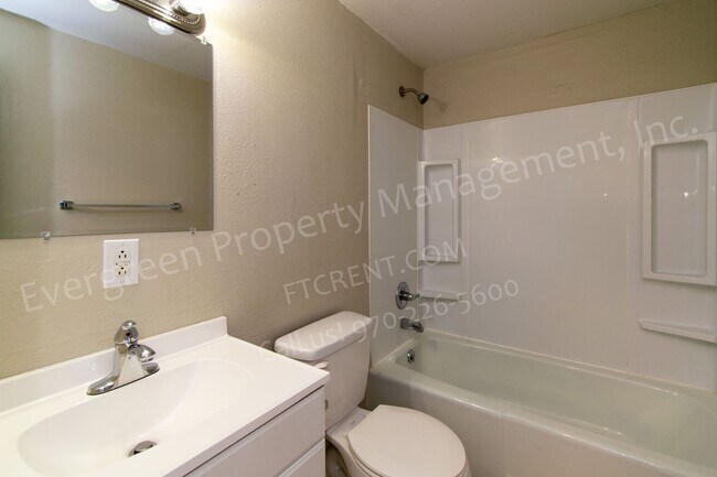 Building Photo - 2939 Glendale Dr