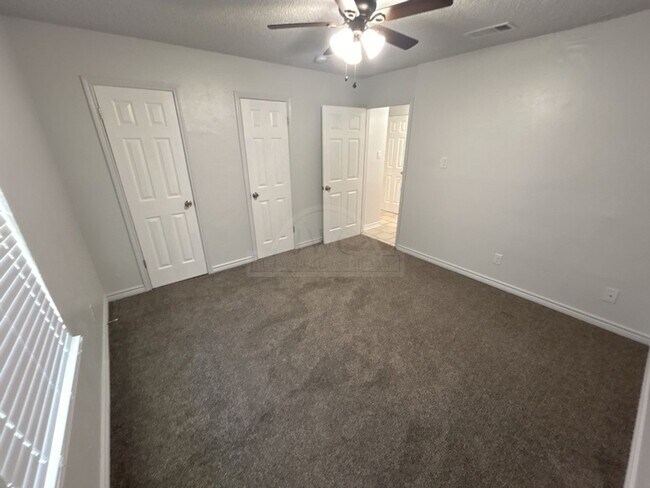 Building Photo - 4804 Cedarhill Cir