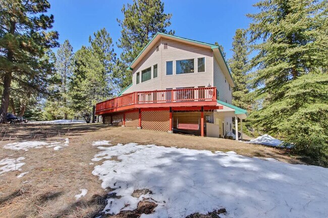 Building Photo - 1496 Pine Ridge Dr