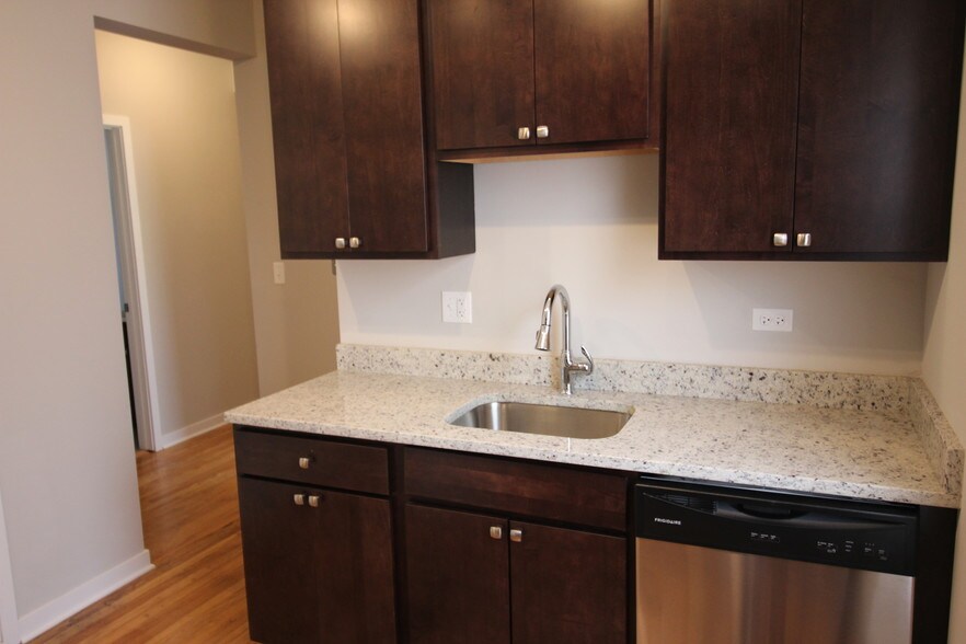 Primary Photo - 4817 N Christiana Ave