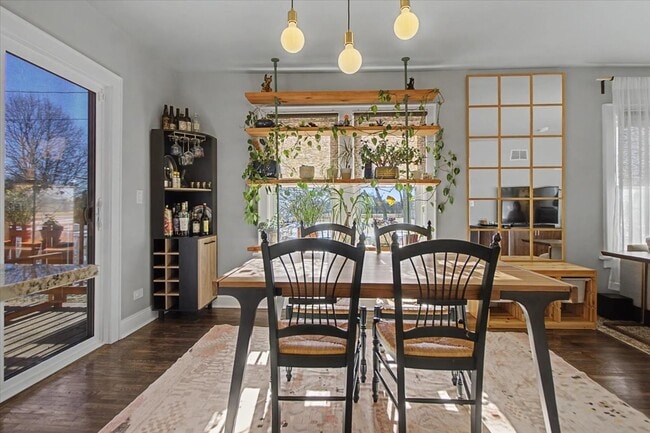 Building Photo - 136 E Jackson St