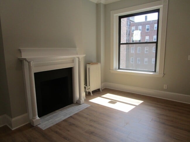 Building Photo - 24 Peterborough St