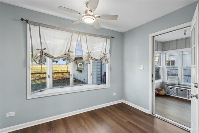 Building Photo - 809 Oakton Ave