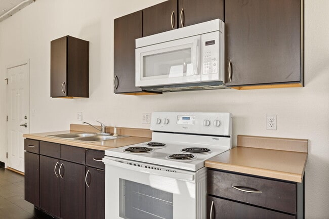 Building Photo - 517 Gold Ave SW