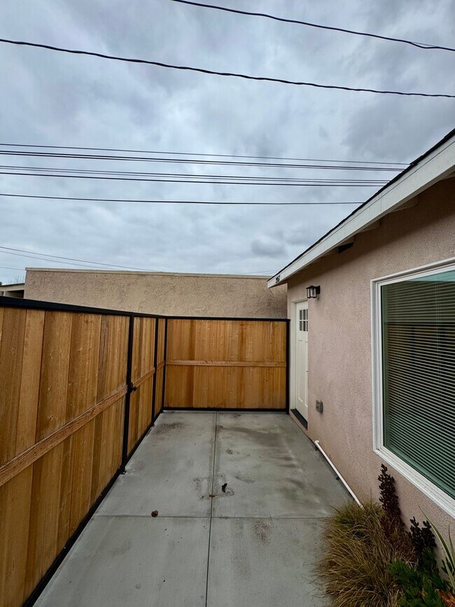 Building Photo - Large & Newly Constructed 1 bed 1 Bath Apartment for Rent In Los Alamitos!