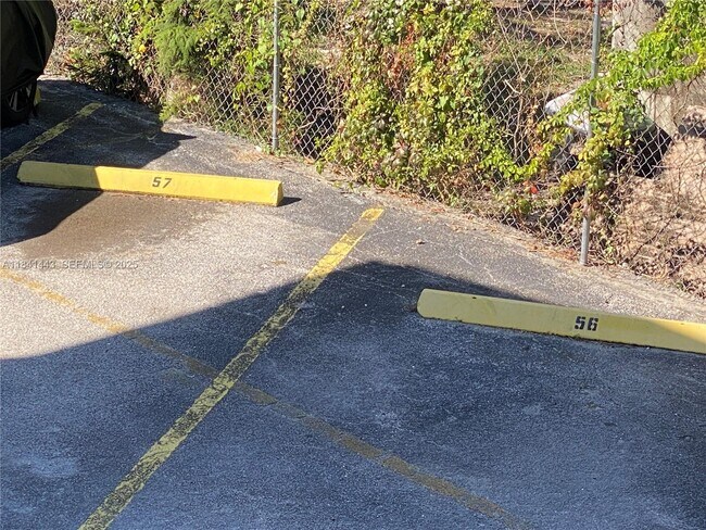 Building Photo - 15600 NE 6th Ave