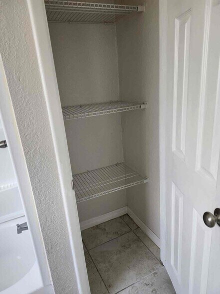 Building Photo - 1335 E Bay St