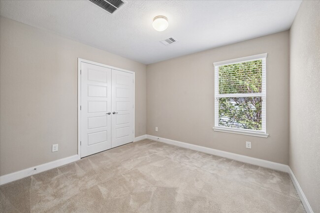Building Photo - 8922 Hollister Commons Ln