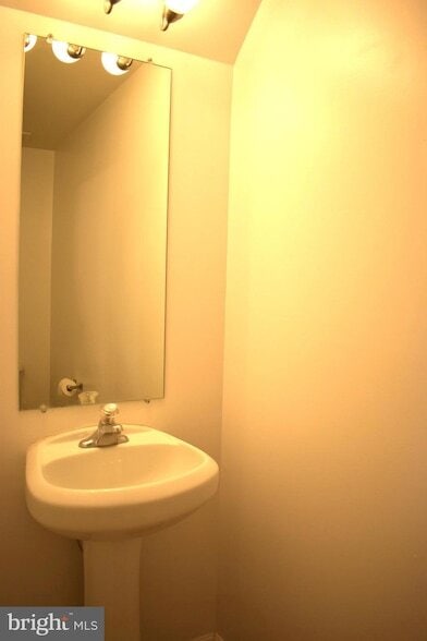 Building Photo - 203 Kadies Ln