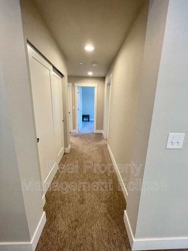Building Photo - 22275 9th Ct SE