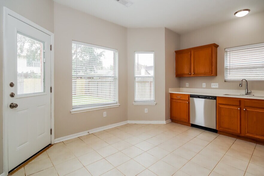 Building Photo - 13707 Broad Oaks Ln