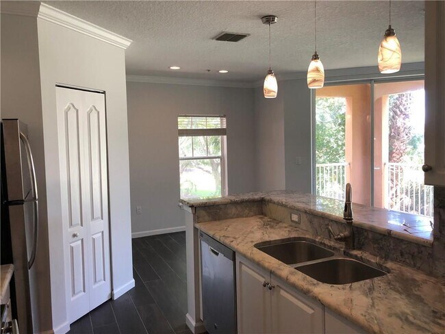 Building Photo - 5035 Fairways Cir