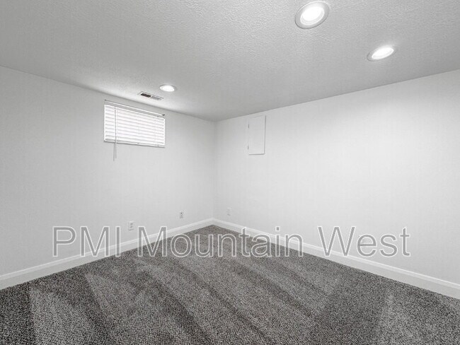 Building Photo - 3324 S 1100 E