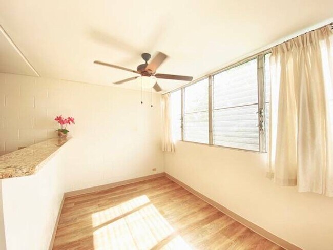 Building Photo - 2br/1ba/1pkg Apartment in Hokuahi Apartmen...