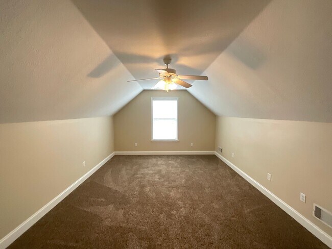 Building Photo - 852 Hamilton Ct