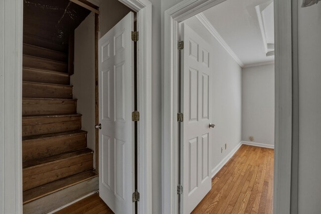 Building Photo - 506 Mellview Ave SW