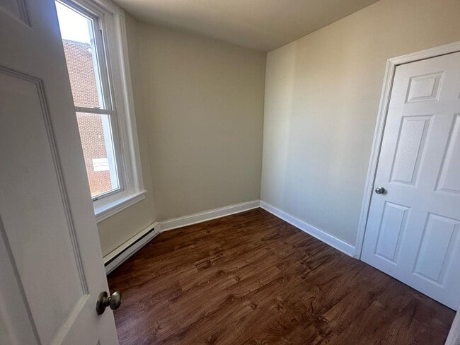 Building Photo - 3 BED 1.5 BATH HOME FOR RENT.
