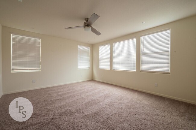 Building Photo - Fresno SouthEast Home, Gated Community, Clovis Unified School District, 3BR/2.5BA