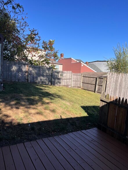 Building Photo - 1913 Saint Paul St