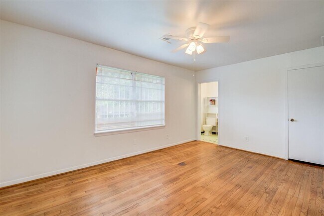 Building Photo - 3403 Linkwood Dr