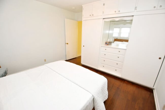 Building Photo - 426 E Pokagon St