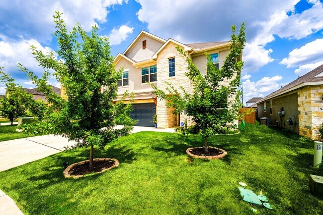 Building Photo - Rental Home w/ a POOL!!!
