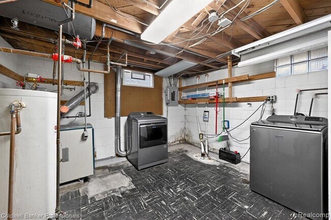 Building Photo - 4448 Greenwood Dr