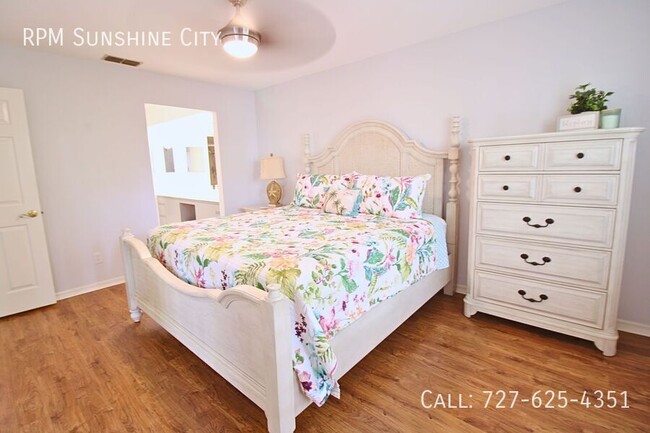 Building Photo - FURNISHED LONG TERM OR SEASONAL RENTAL WAL...