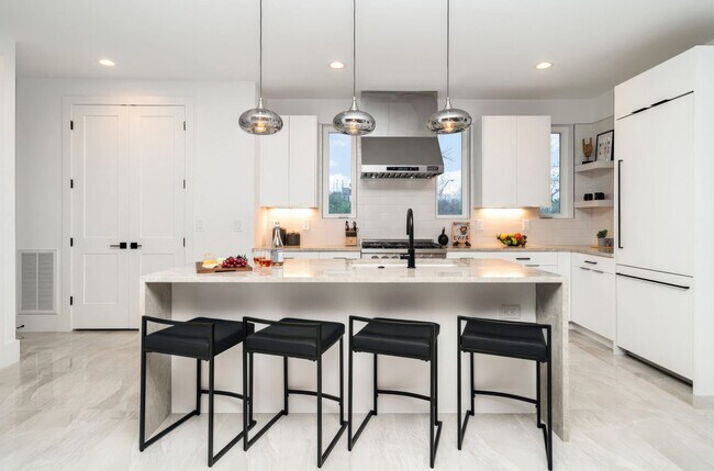 Building Photo - 48 Fern Ave