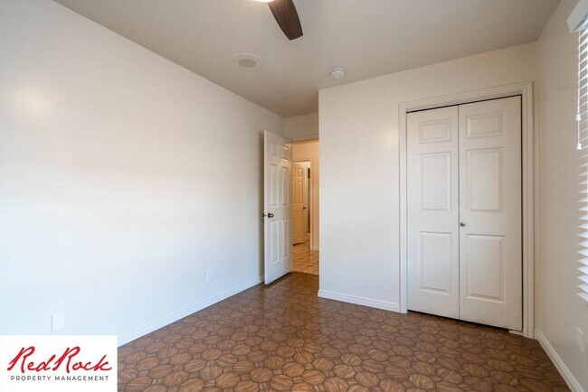 Building Photo - 3 Bedroom End Unit Home in Downtown St. Ge...