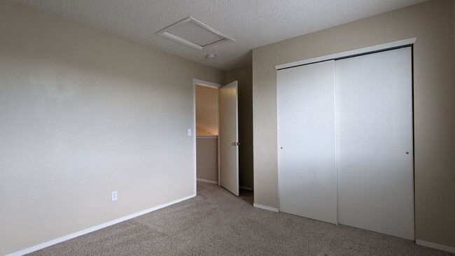 Building Photo - Large 4 Bed 3.5 Bath in Stetson Hills