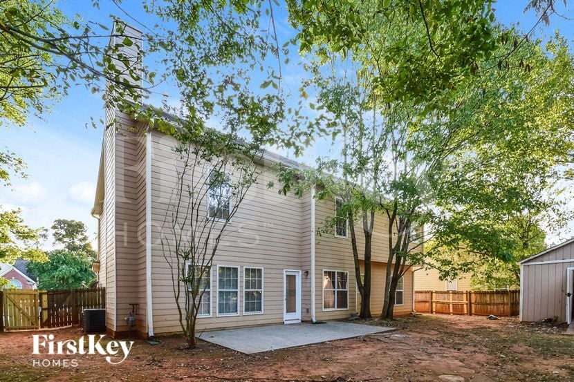 Building Photo - 821 Charles Hall Dr