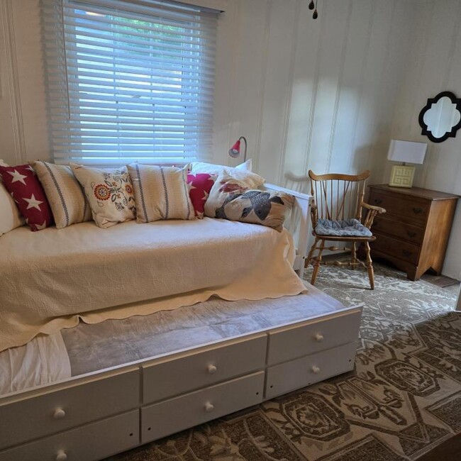 Building Photo - 901 A Ave