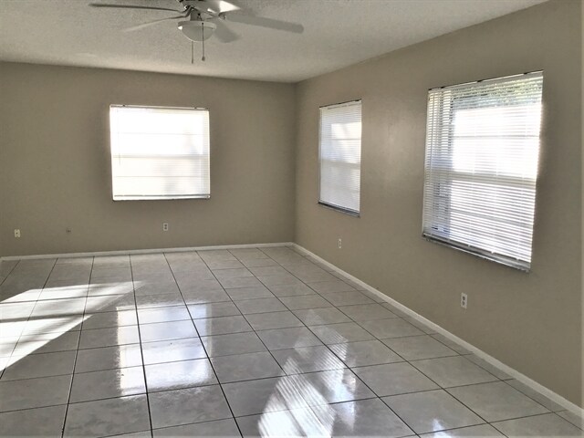 Building Photo - 136 W Cedarwood Cir