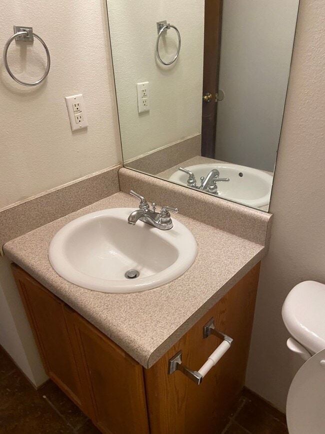 Building Photo - 305-307 E. Asher Ct.