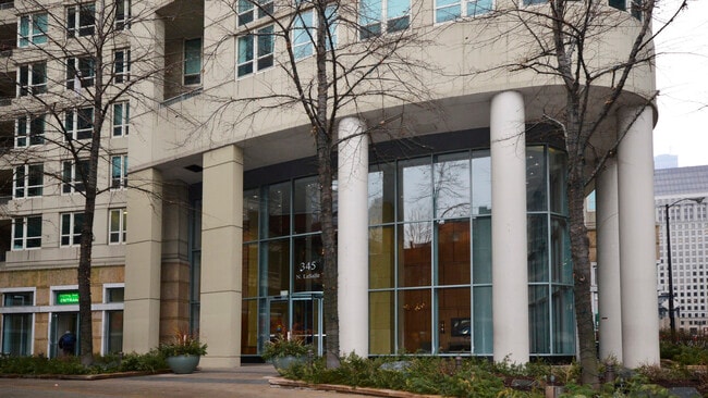 Building Photo - 345 N La Salle Dr