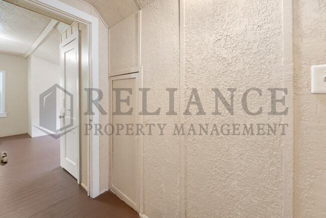 Building Photo - 607 N Lorraine Ave