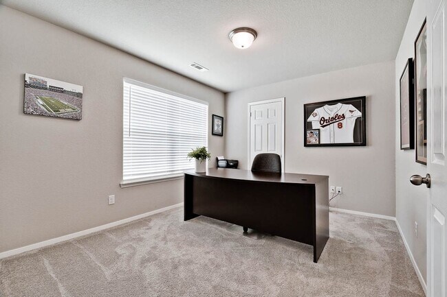 Building Photo - Beautiful + Well-Maintained Home in Benton...