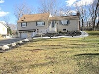 Building Photo - 306 Wagon Wheel Rd