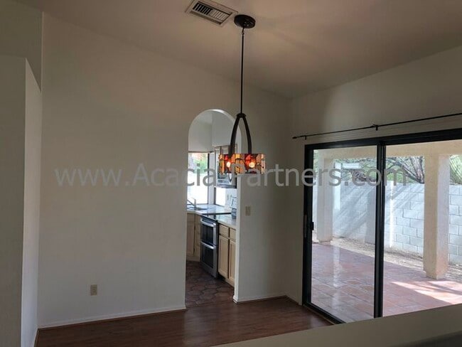 Building Photo - Three Bedroom/Two Bath Home