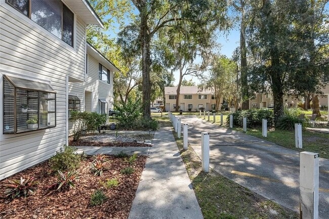 Building Photo - 6128 SW 8th Pl