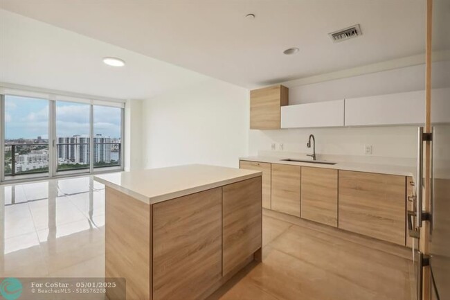 Building Photo - 16385 Biscayne Blvd