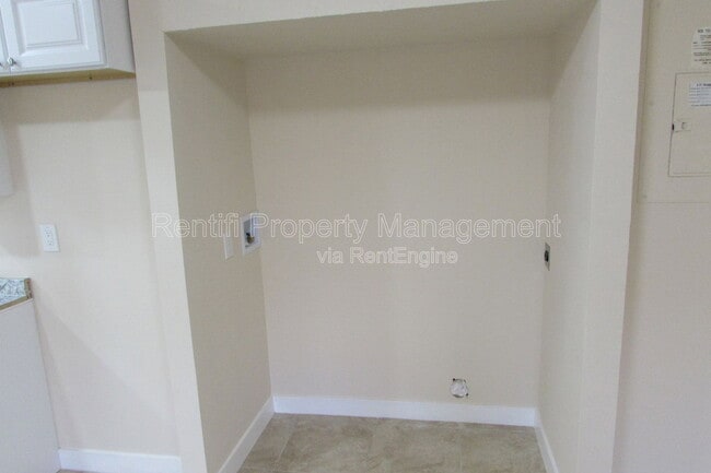 Building Photo - 465 Figuera Ave