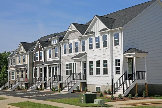 Building Photo - Lovely End-Unit Townhome in Crozet's Glenbrook Community